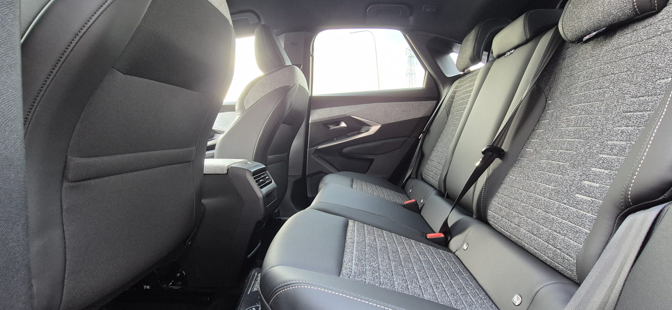 PEUGEOT 3008 Hybrid 145 e-DCS6 Allure