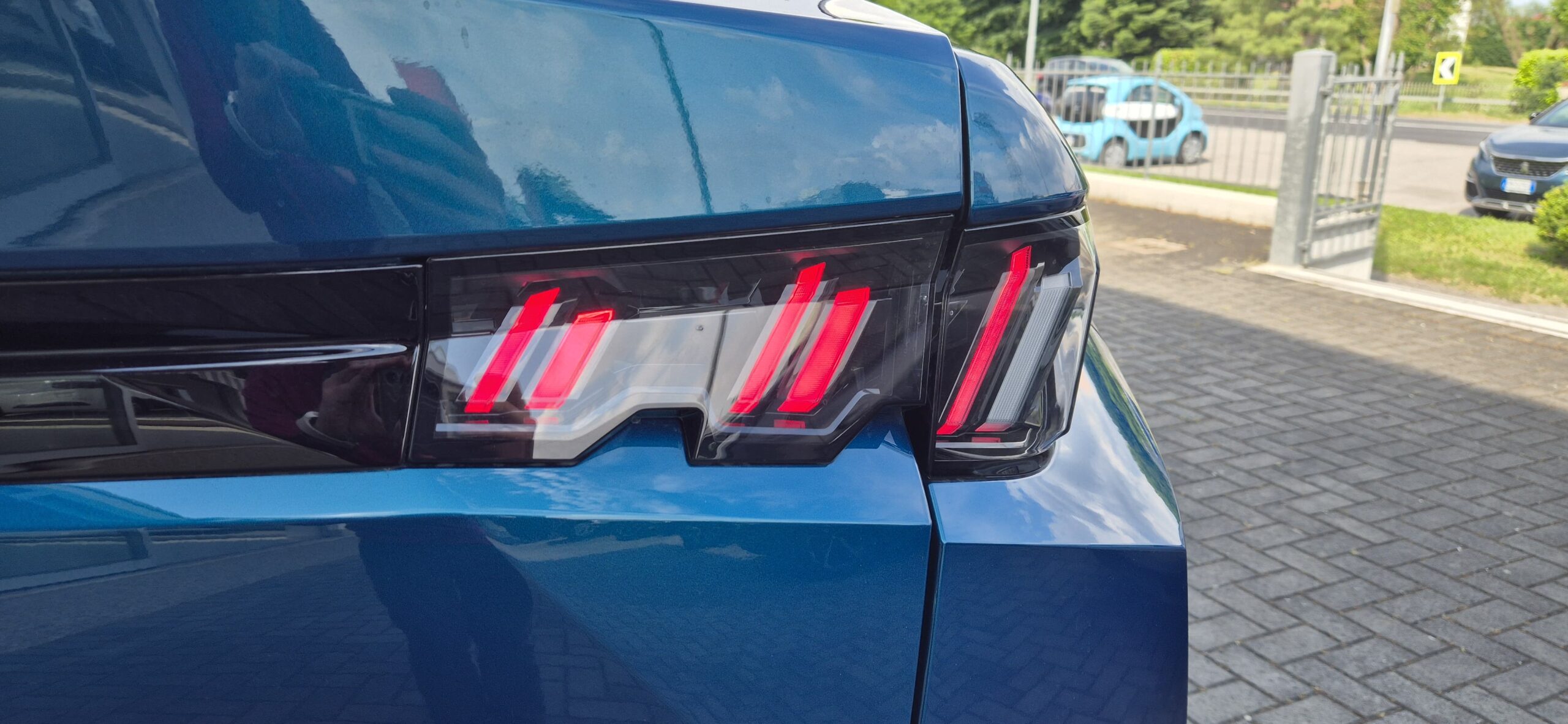 PEUGEOT 3008 Hybrid 145 e-DCS6 Allure