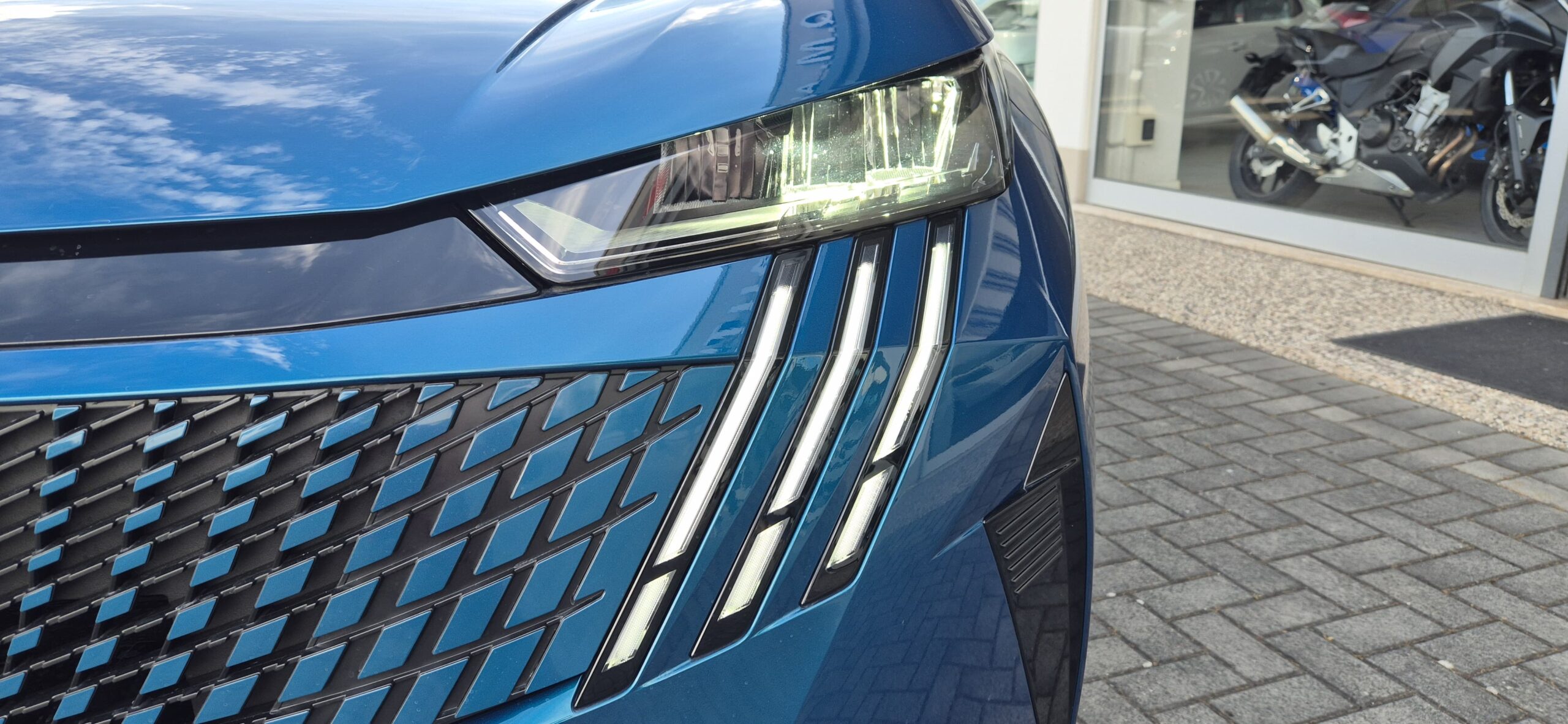 PEUGEOT 3008 Hybrid 145 e-DCS6 Allure