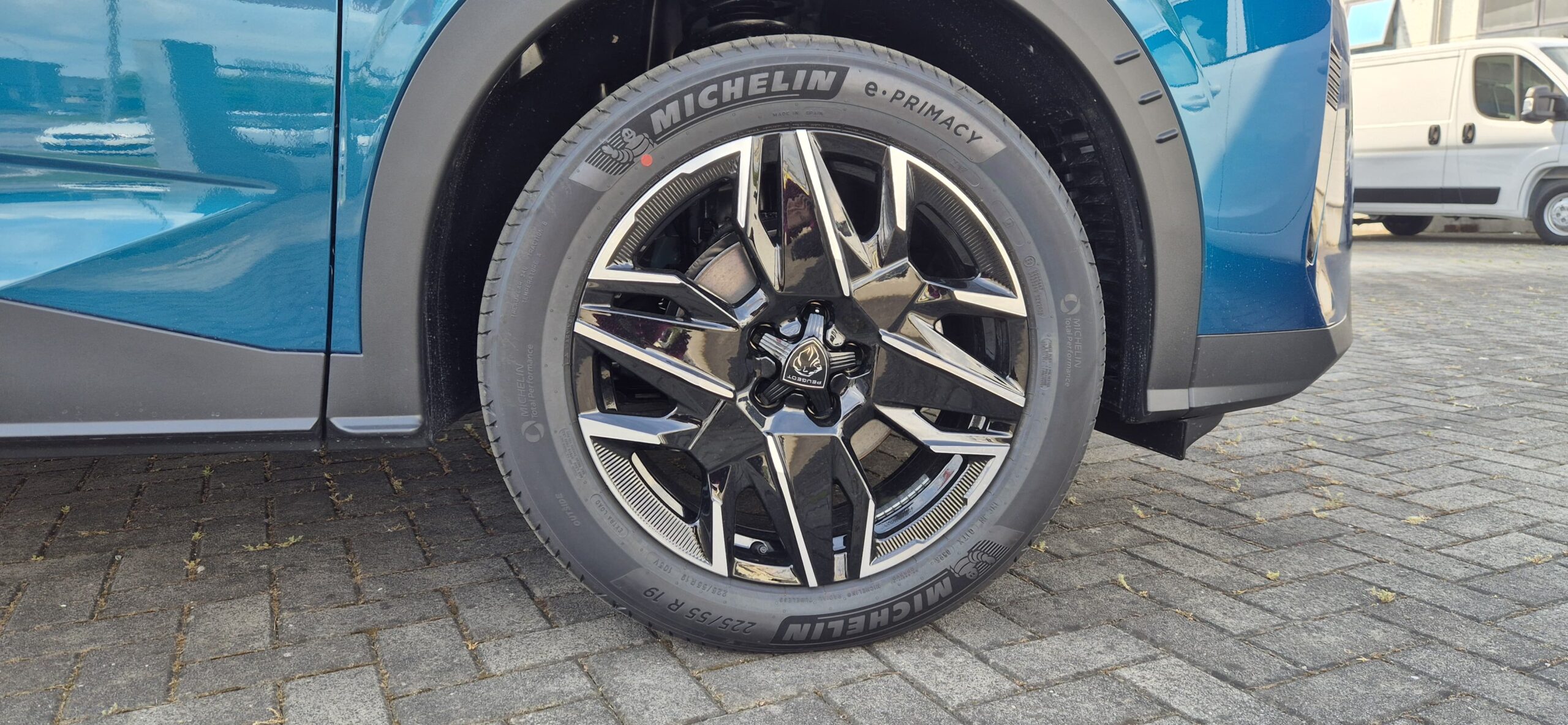 PEUGEOT 3008 Hybrid 145 e-DCS6 Allure