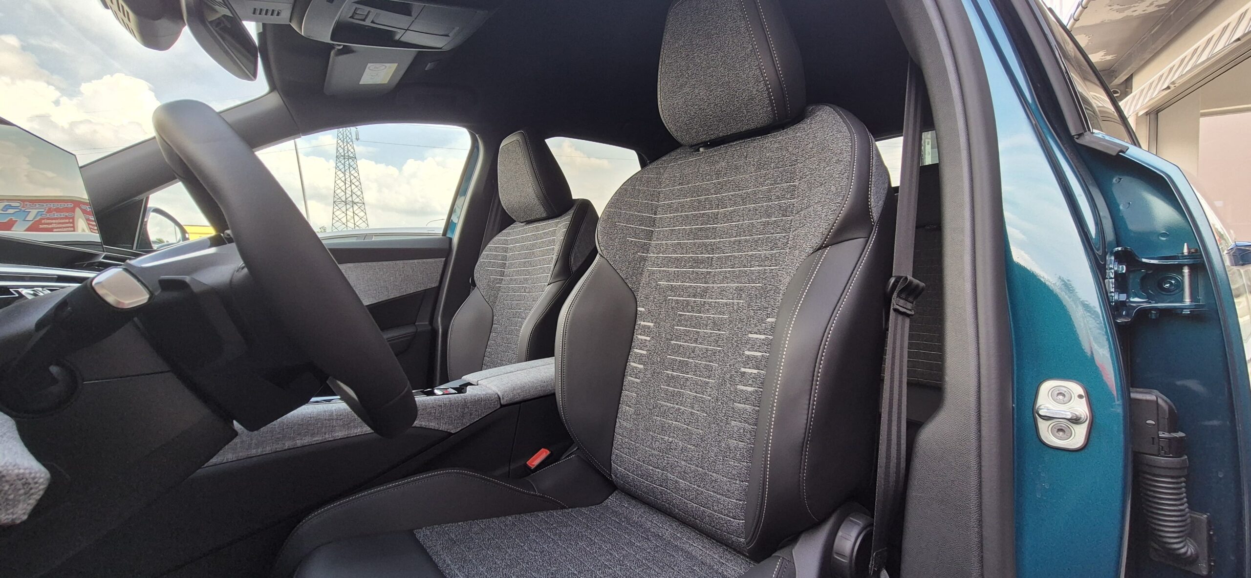 PEUGEOT 3008 Hybrid 145 e-DCS6 Allure