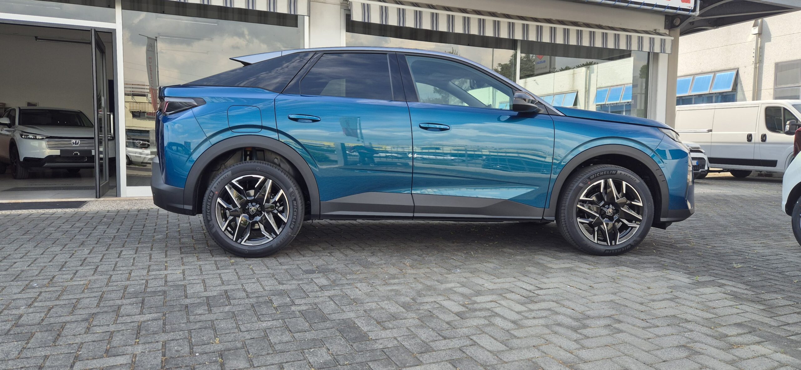 PEUGEOT 3008 Hybrid 145 e-DCS6 Allure