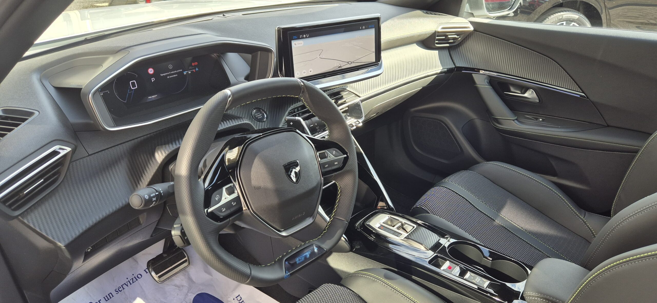 PEUGEOT 2008 Hybrid 145 e-DCS6 GT
