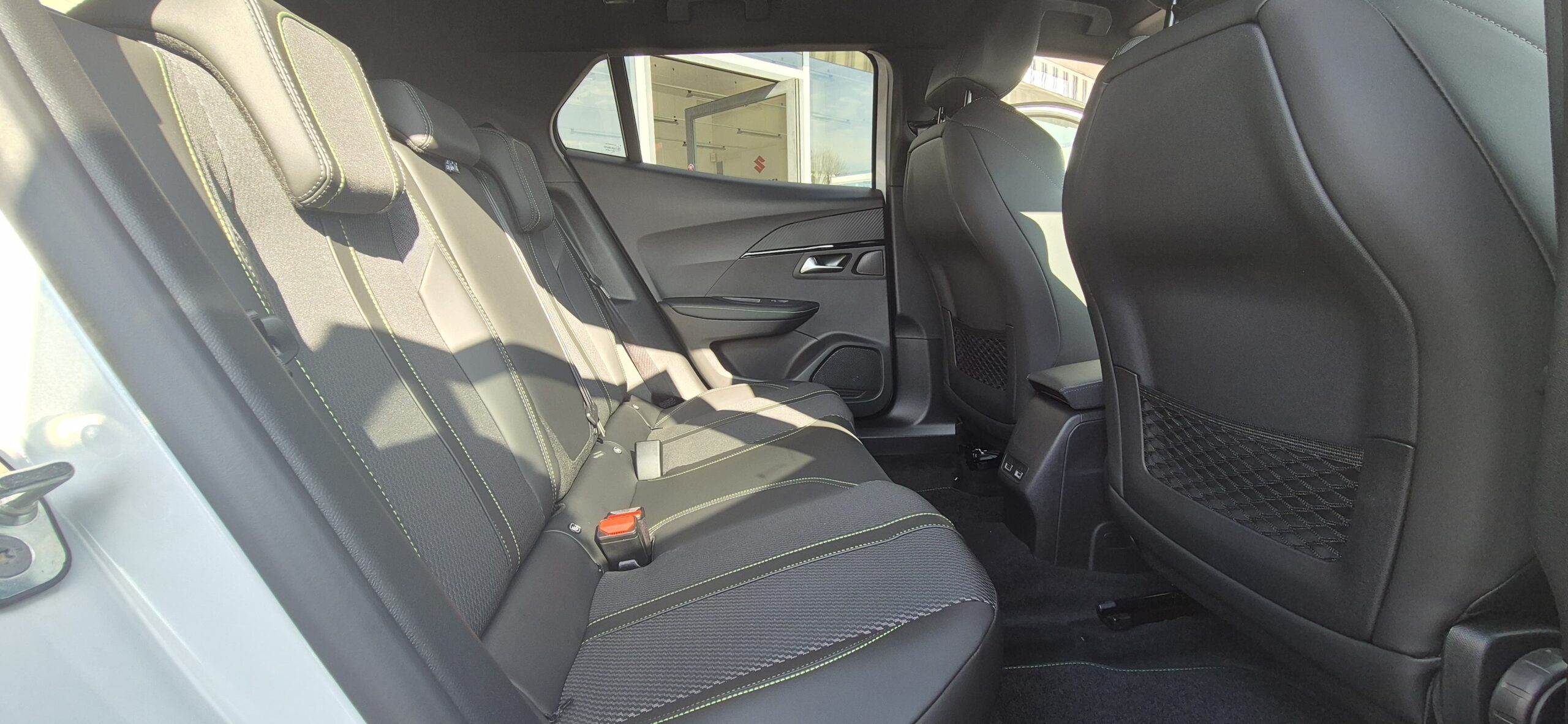 PEUGEOT 2008 Hybrid 145 e-DCS6 GT