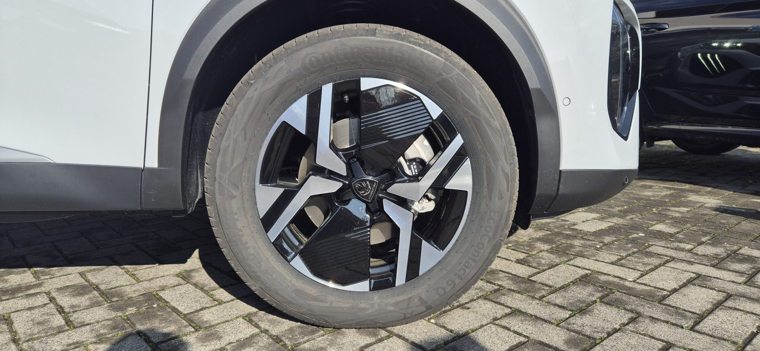 PEUGEOT 2008 Hybrid 145 e-DCS6 GT