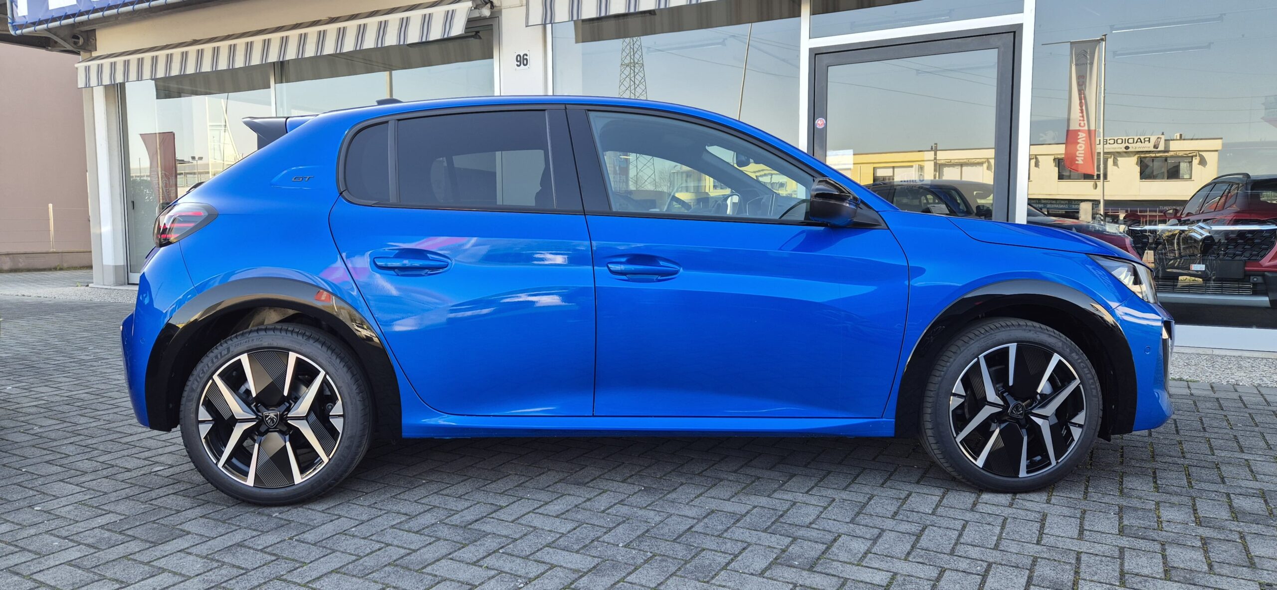 PEUGEOT 208 Hybrid 145 e-DCS6 GT