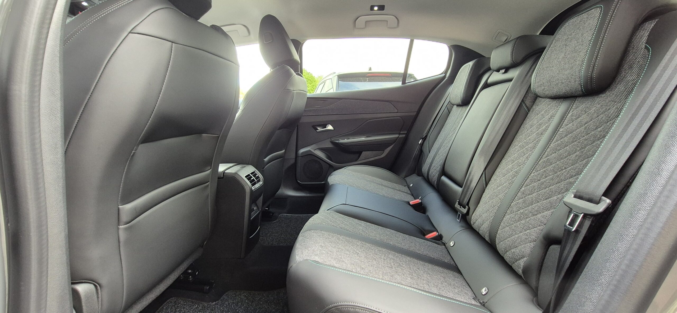 PEUGEOT 408 PureTech 130 S&S EAT8 Allure