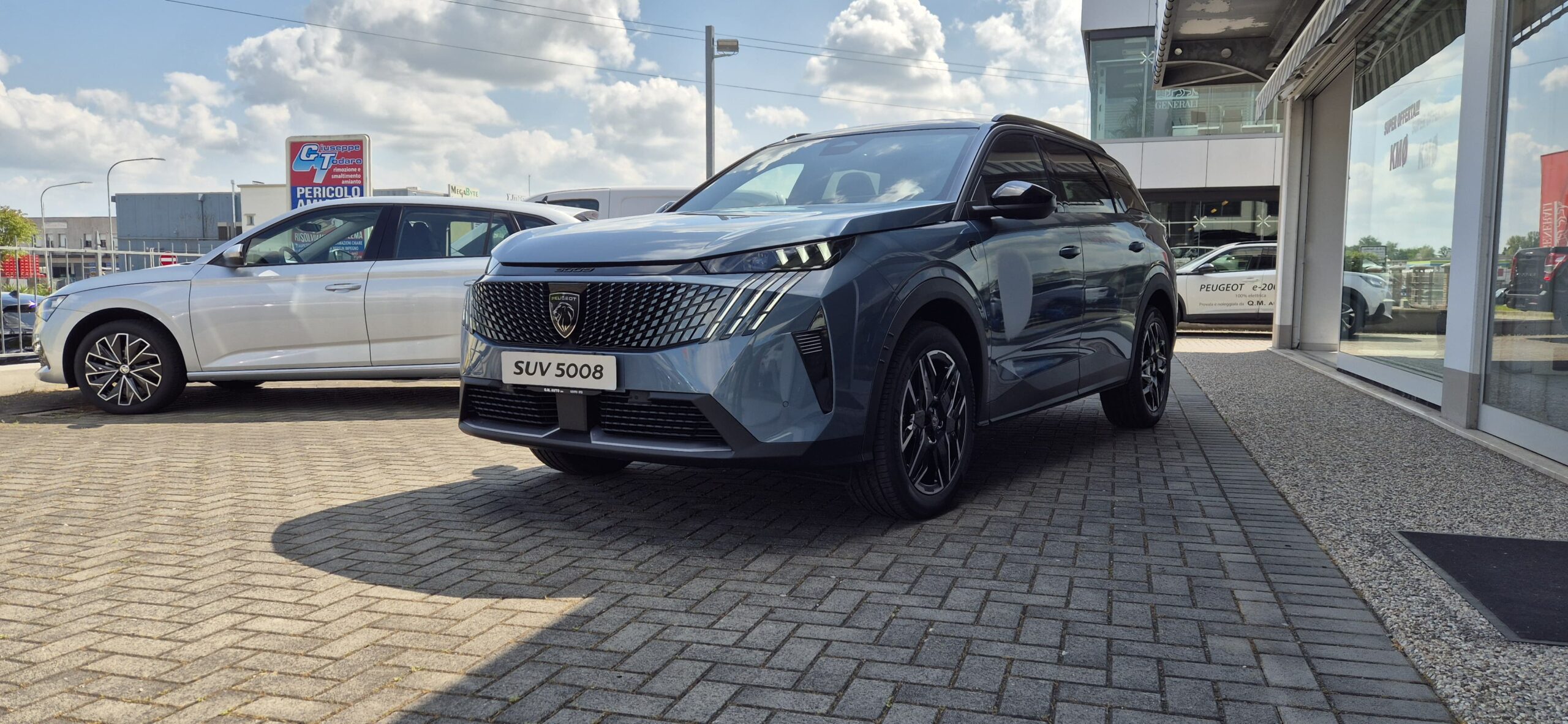 PEUGEOT 5008 Hybrid 145 e-DCS6 GT