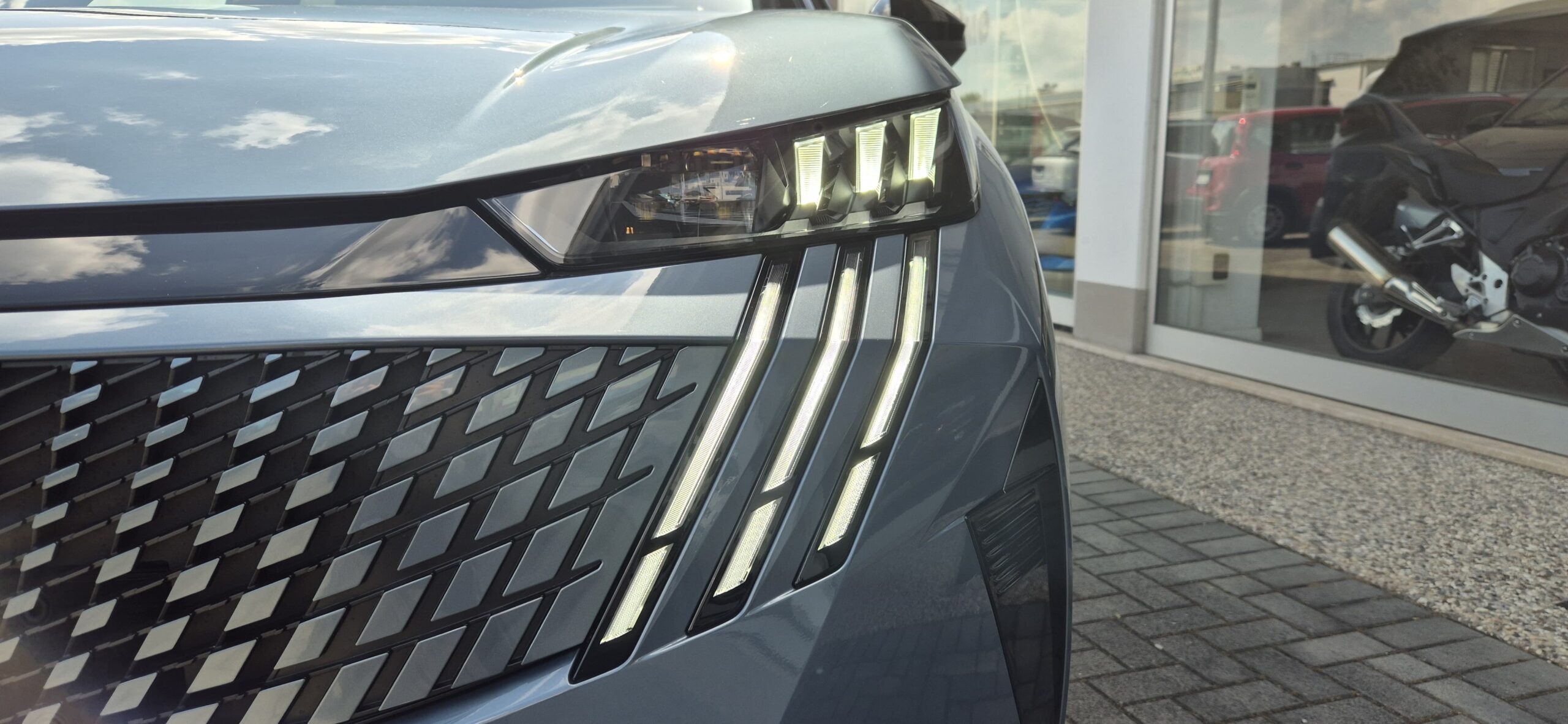 PEUGEOT 5008 Hybrid 145 e-DCS6 GT