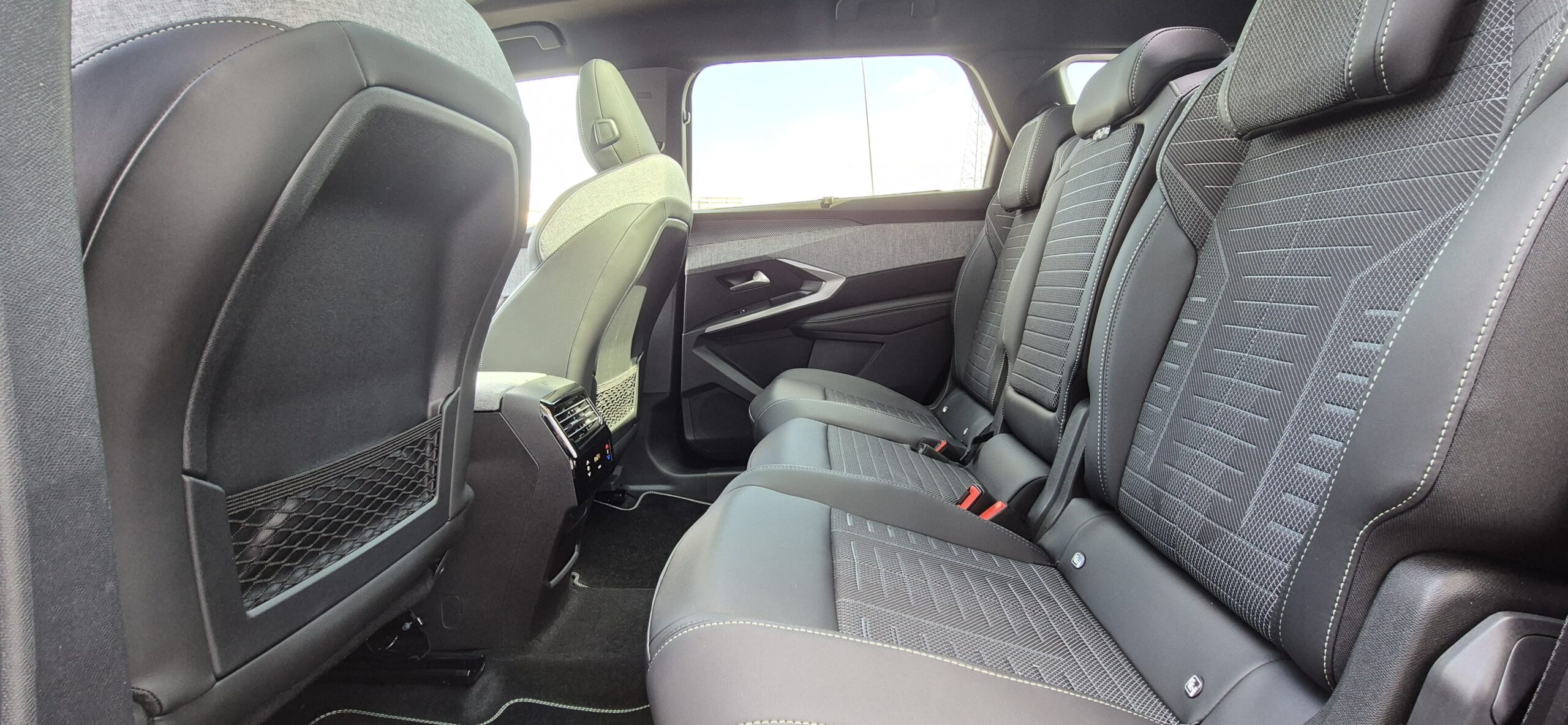 PEUGEOT 5008 Hybrid 145 e-DCS6 GT