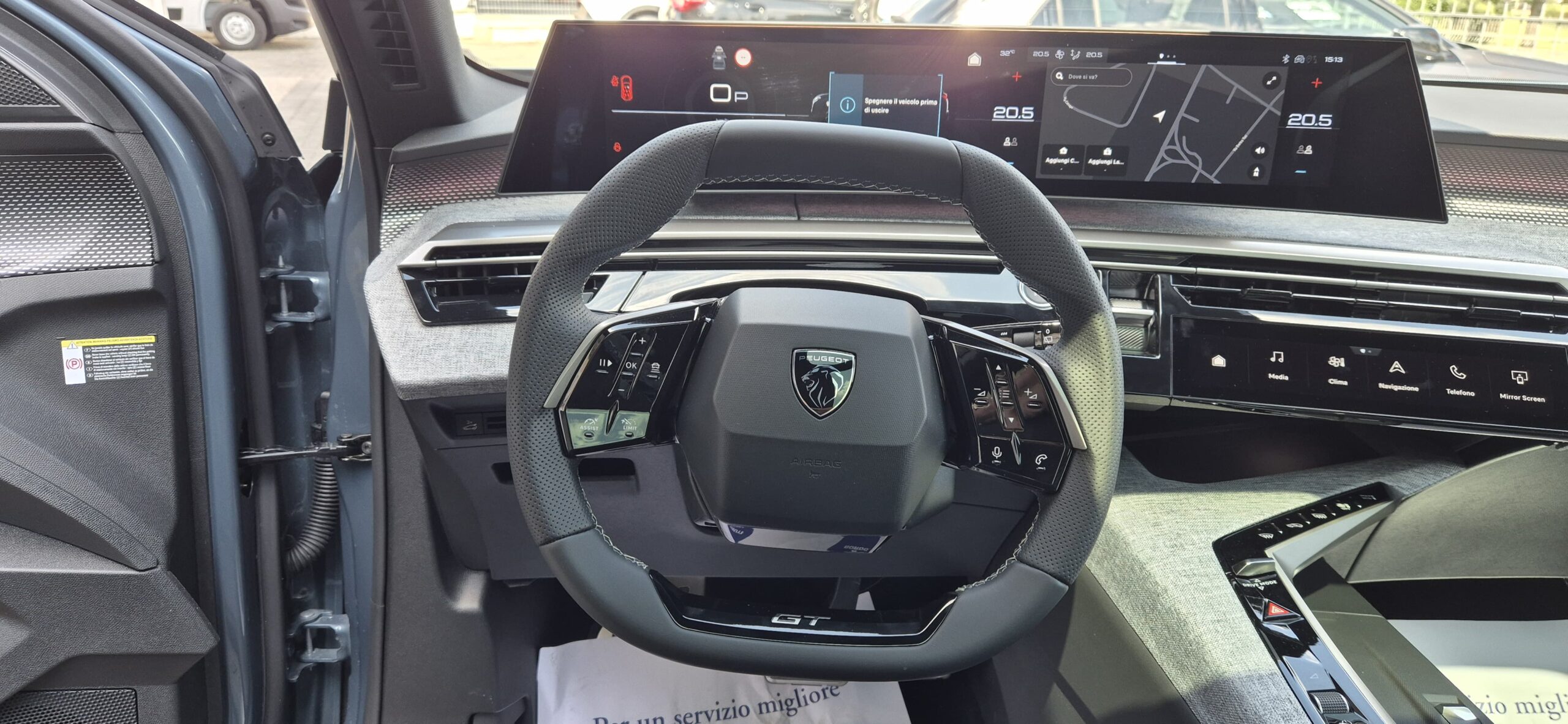 PEUGEOT 5008 Hybrid 145 e-DCS6 GT