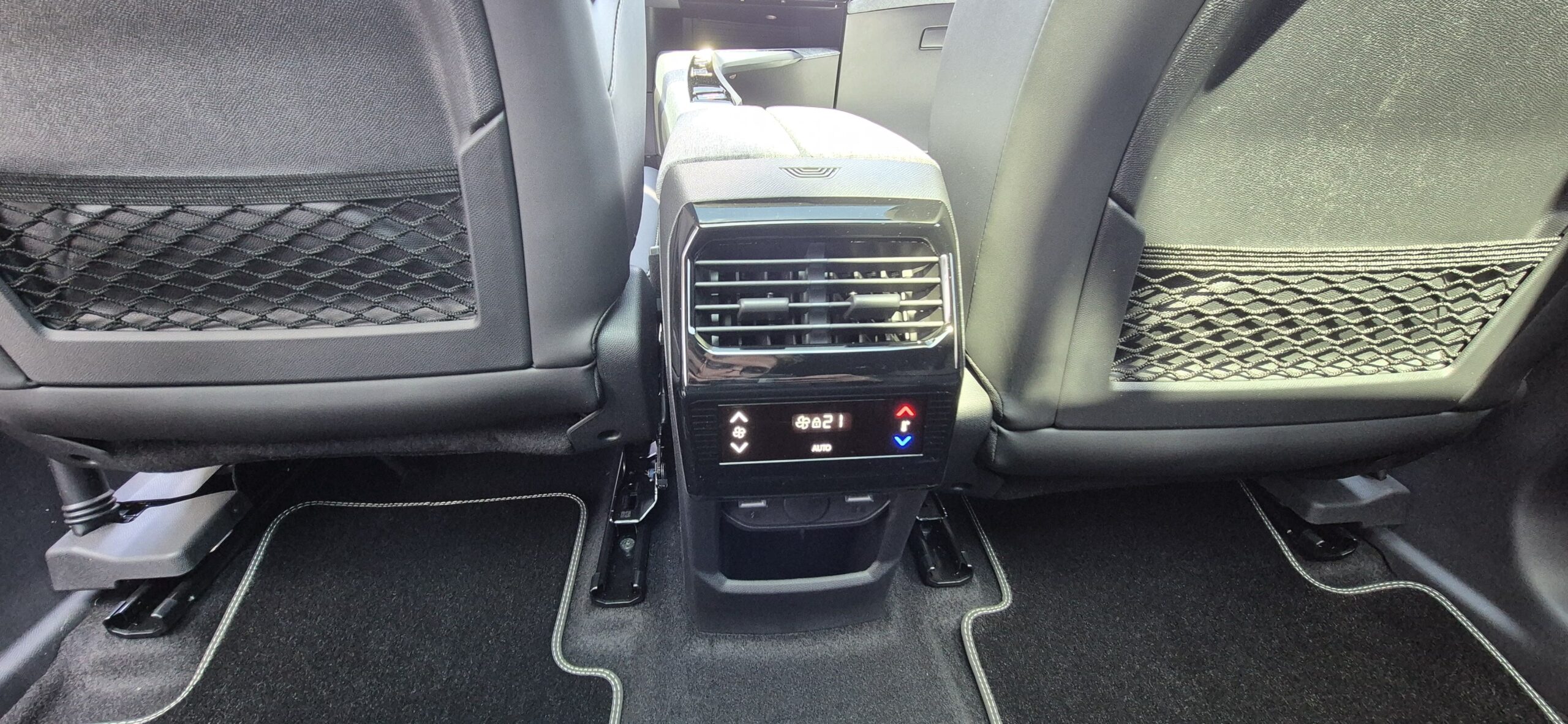 PEUGEOT 5008 Hybrid 145 e-DCS6 GT