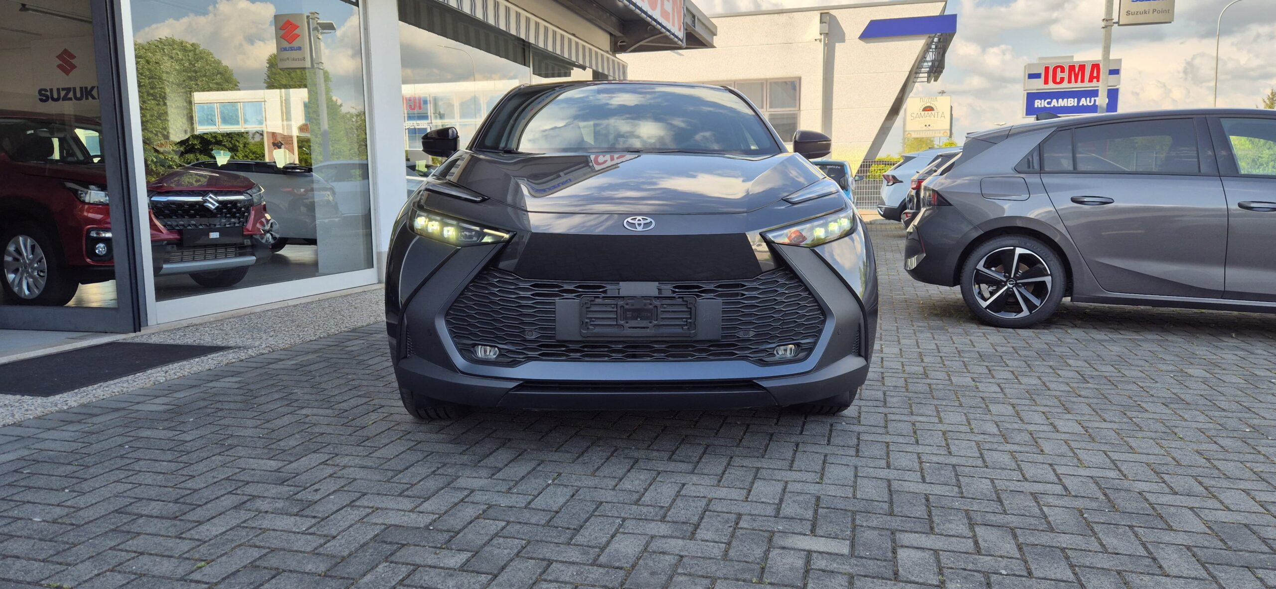 TOYOTA C-HR 1.8 HV Trend