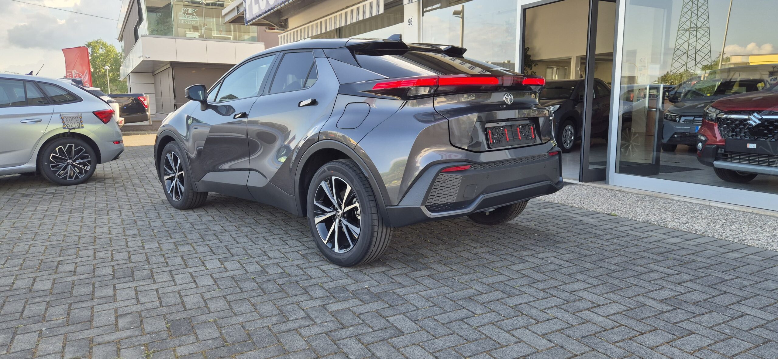 TOYOTA C-HR 1.8 HV Trend