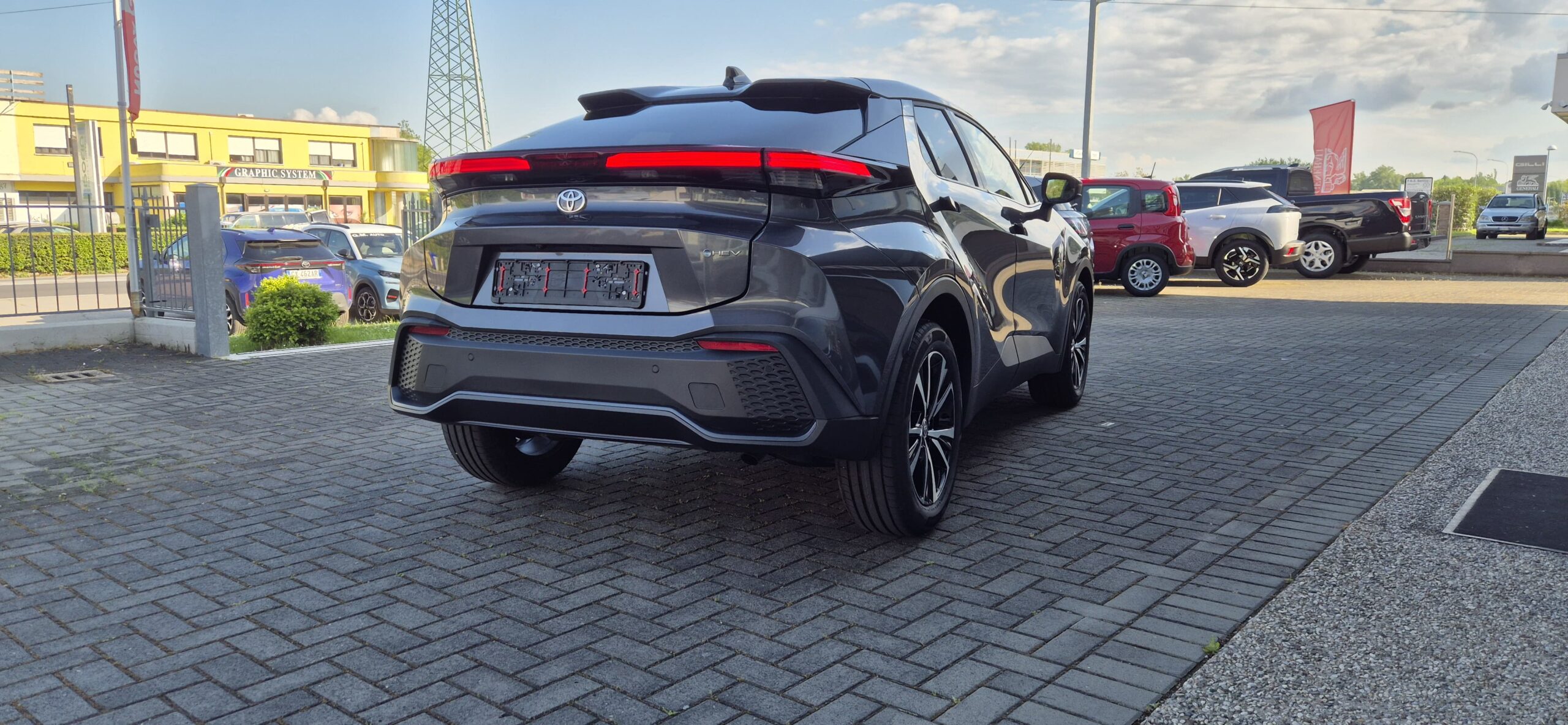 TOYOTA C-HR 1.8 HV Trend