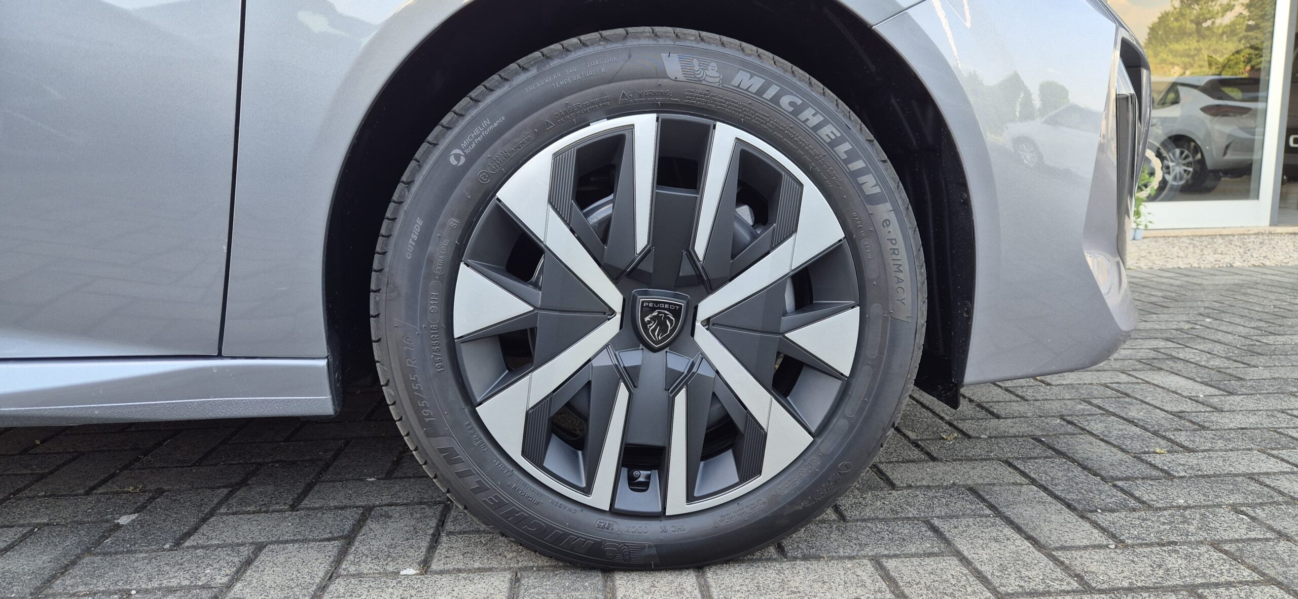 PEUGEOT 208 Hybrid 110 e-DCS6 Style