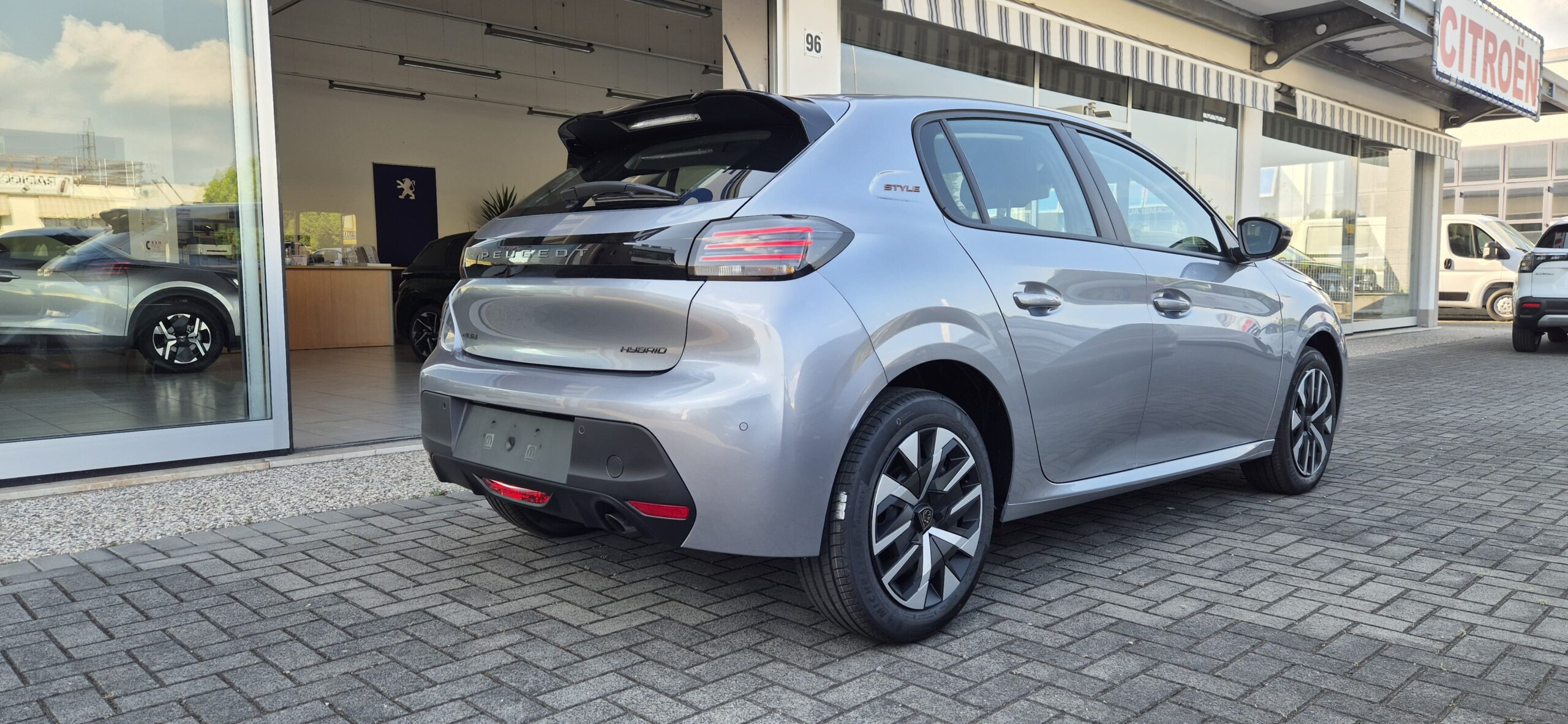 PEUGEOT 208 Hybrid 110 e-DCS6 Style