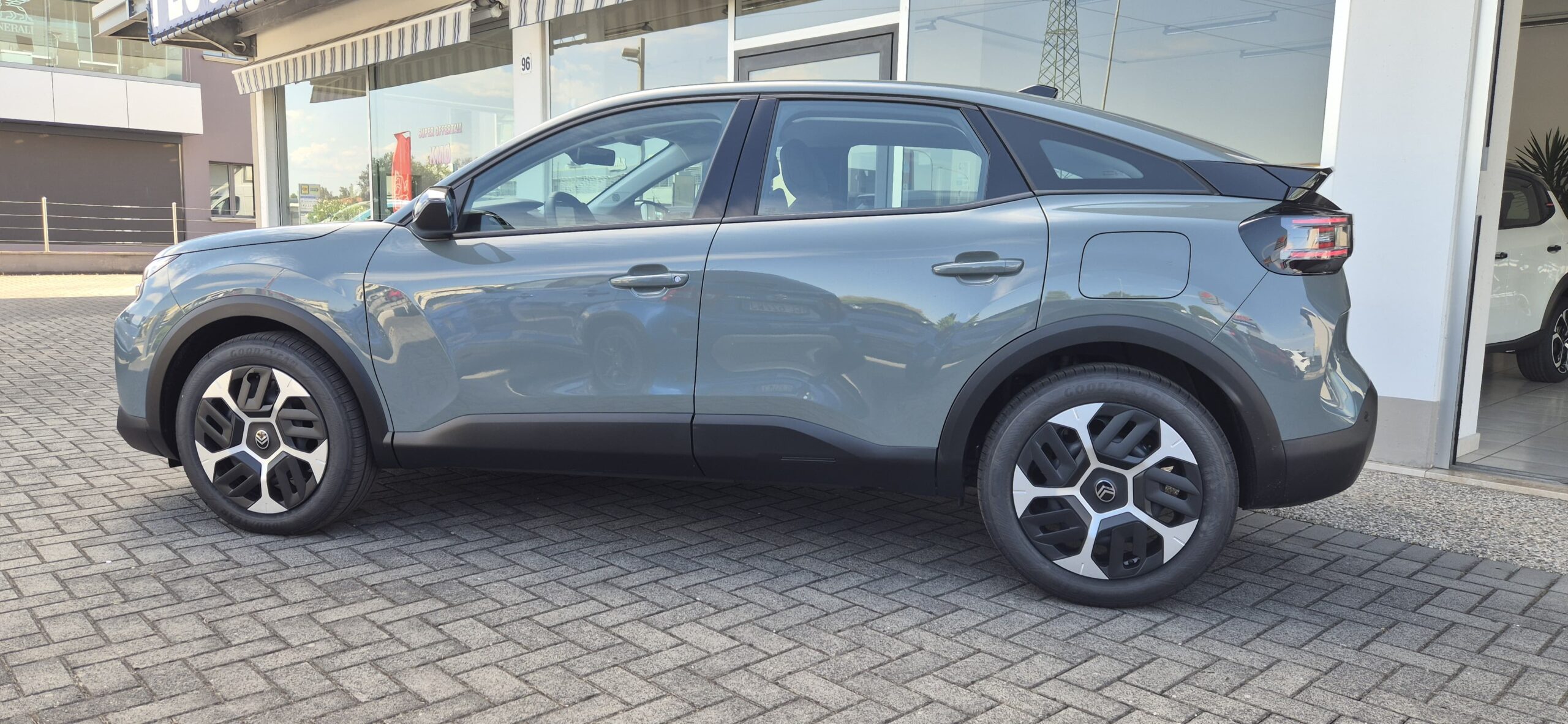 Nuova Citroen C4 Hybrid 145 e-DCS6 Plus