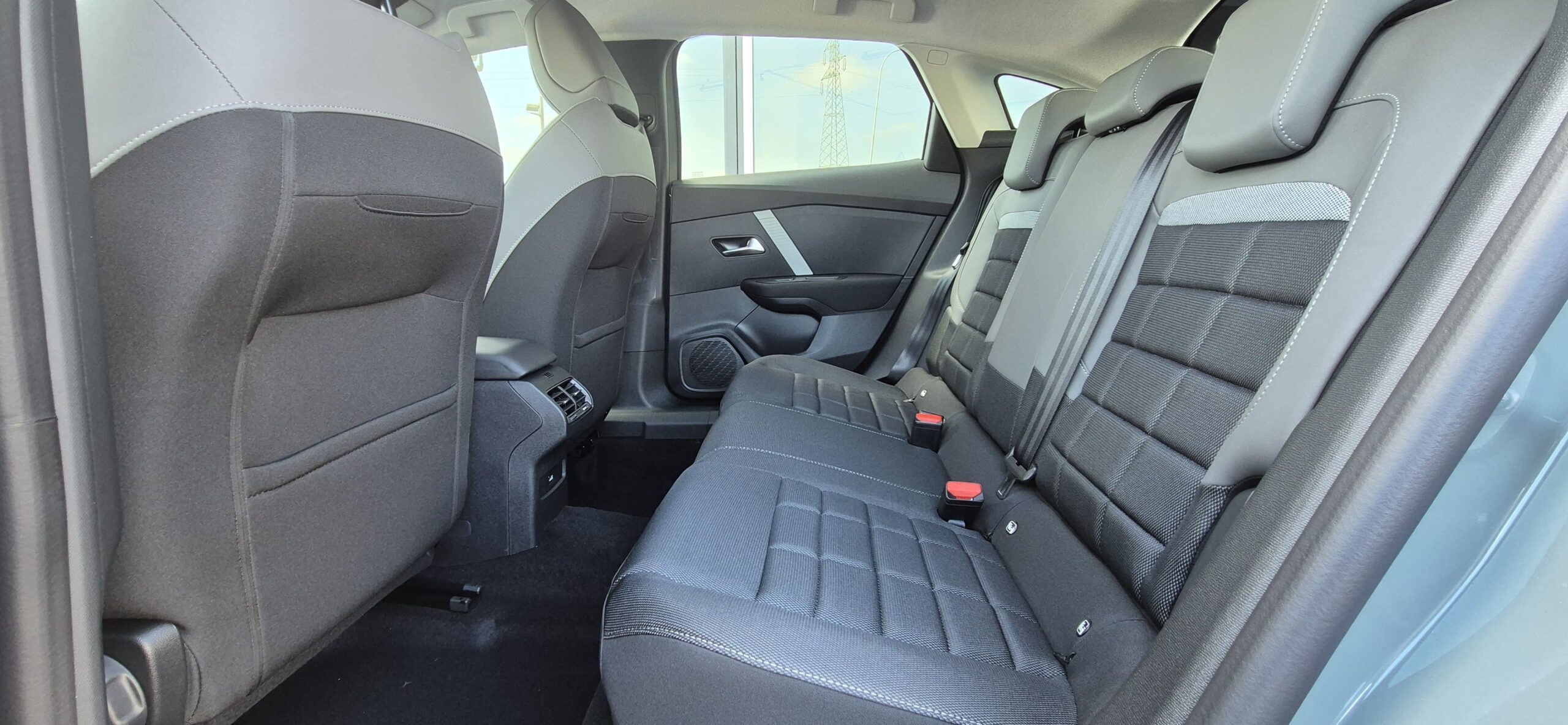 Nuova Citroen C4 Hybrid 145 e-DCS6 Plus