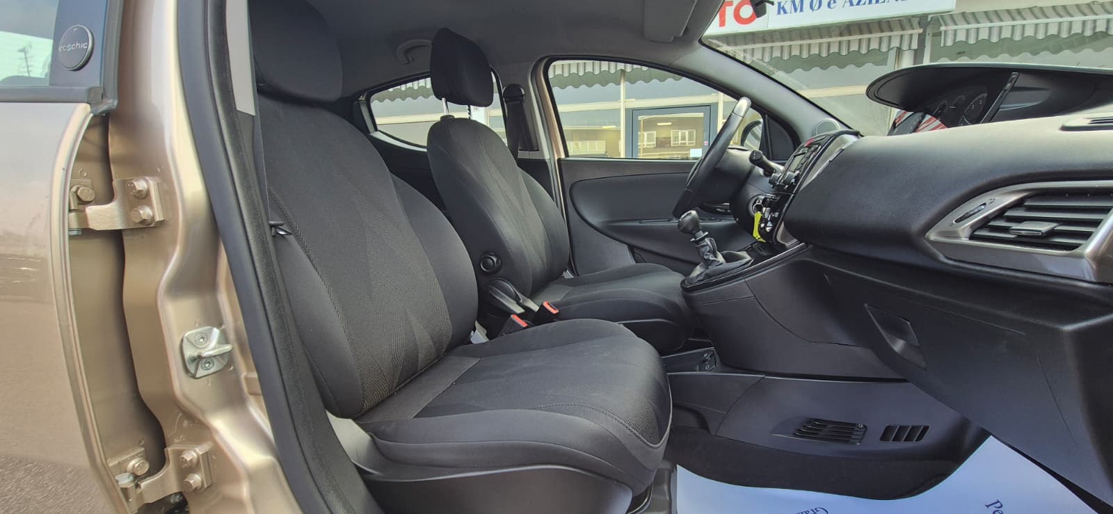 Lancia Ypsilon 1.0 Hybrid Ecochic Gold