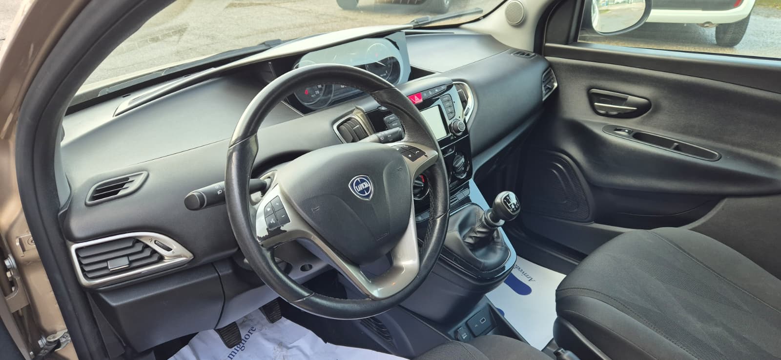 Lancia Ypsilon 1.0 Hybrid Ecochic Gold