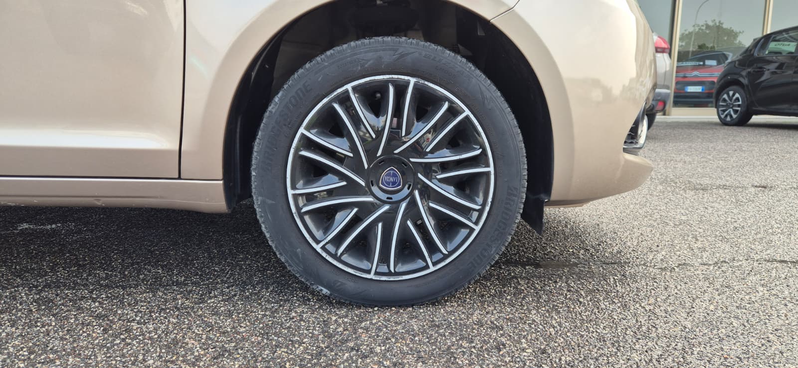 Lancia Ypsilon 1.0 Hybrid Ecochic Gold