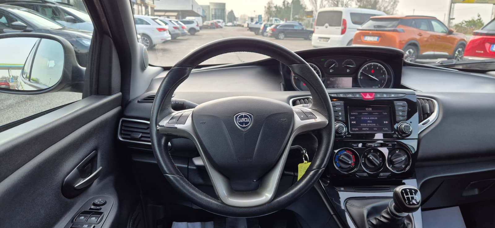 Lancia Ypsilon 1.0 Hybrid Ecochic Gold