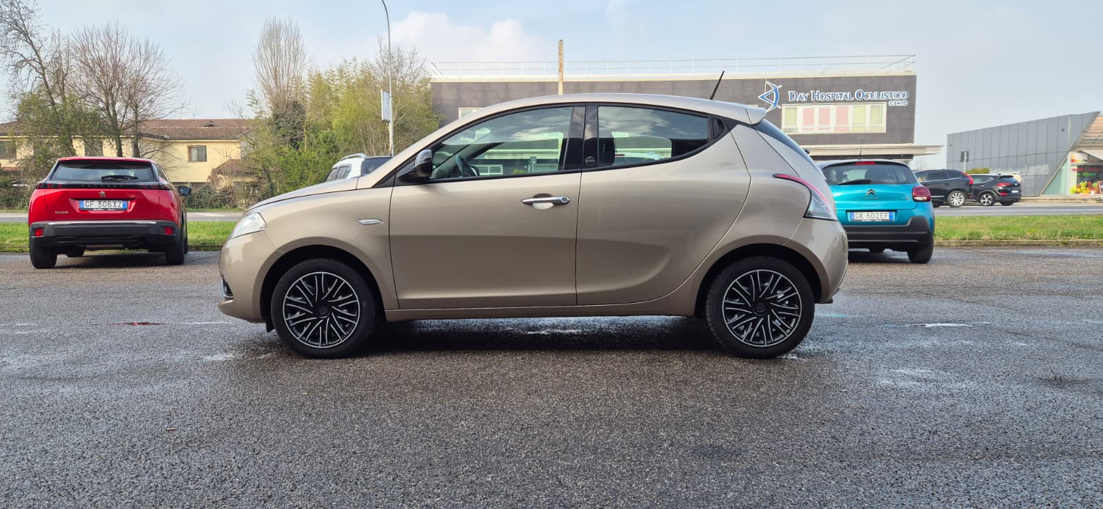 Lancia Ypsilon 1.0 Hybrid Ecochic Gold