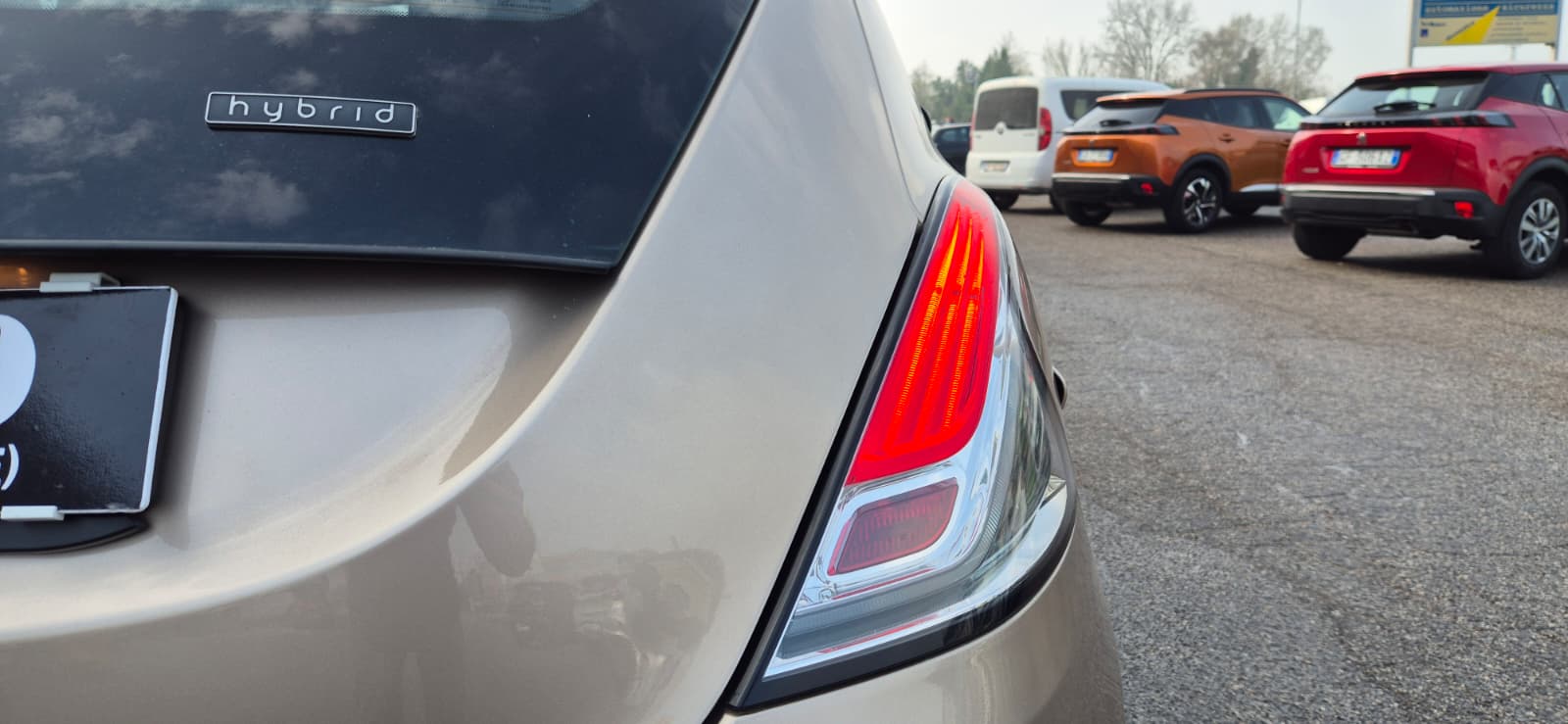 Lancia Ypsilon 1.0 Hybrid Ecochic Gold