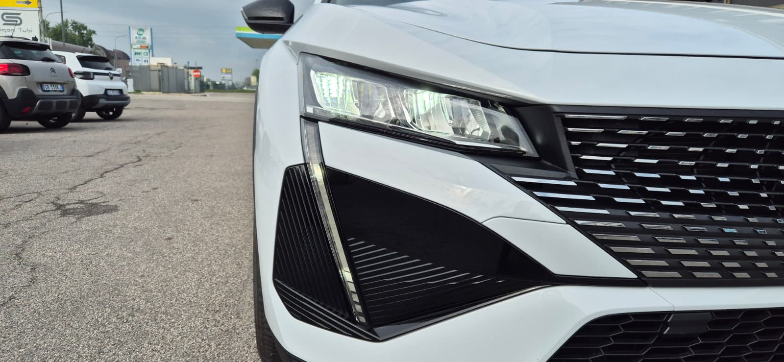 Peugeot 408 Plug-in Hybrid 180 Allure