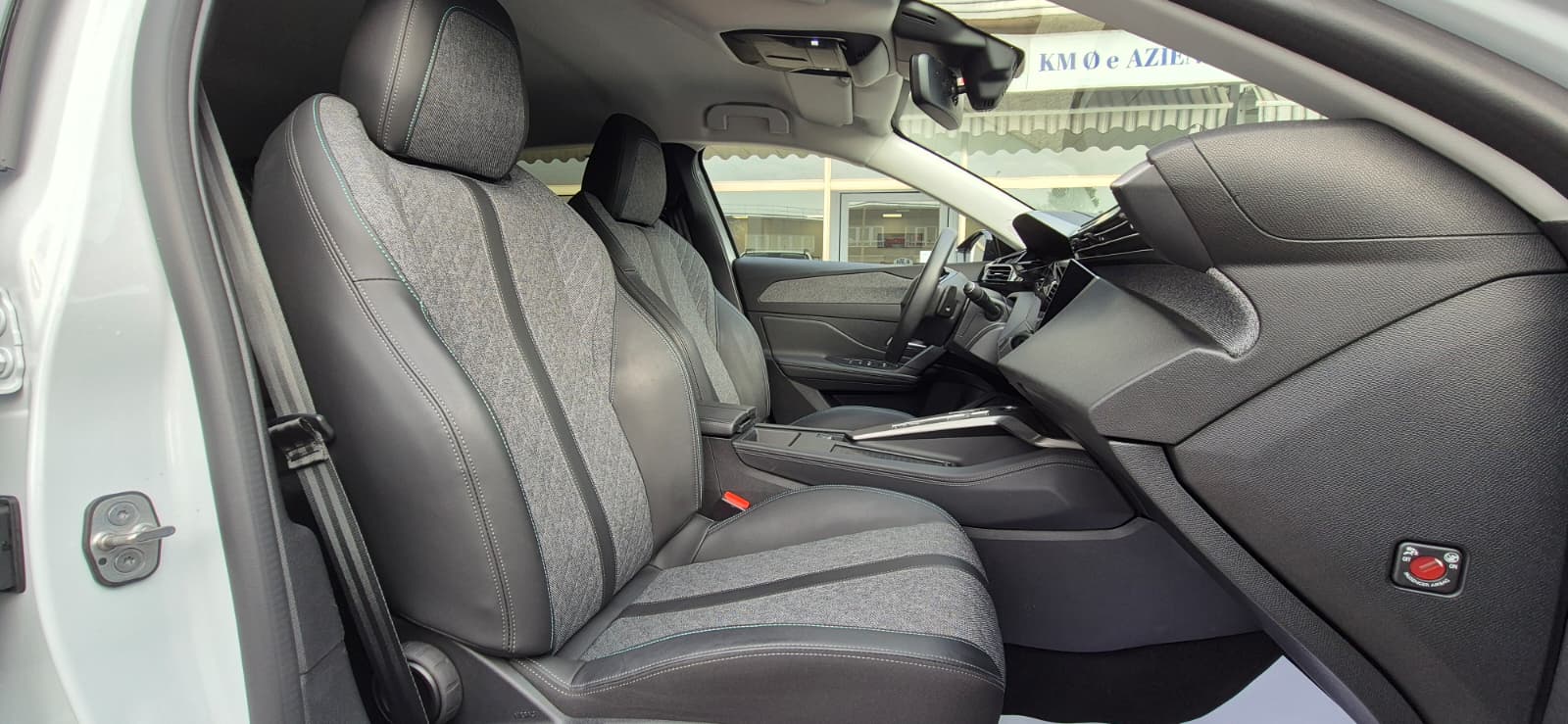 Peugeot 408 Plug-in Hybrid 180 Allure