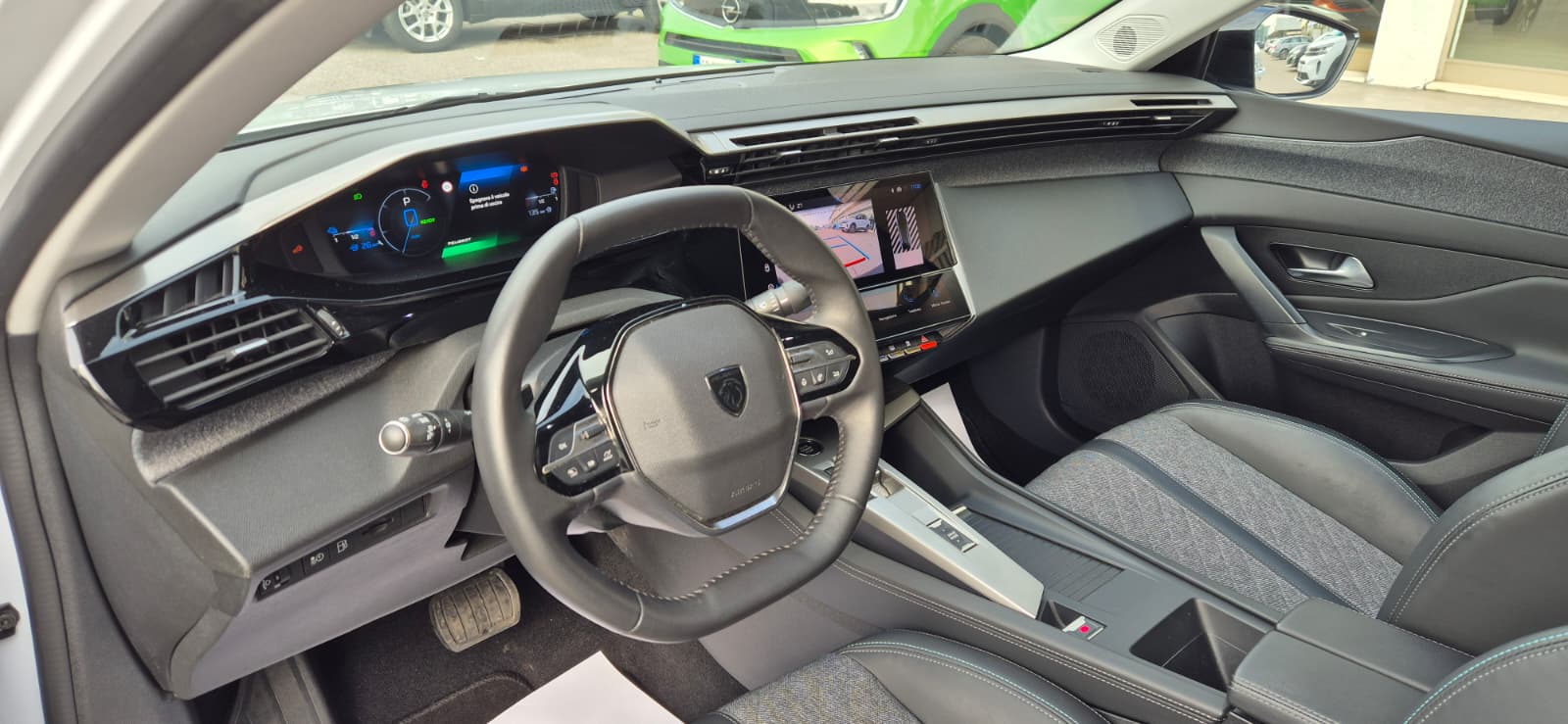 Peugeot 408 Plug-in Hybrid 180 Allure