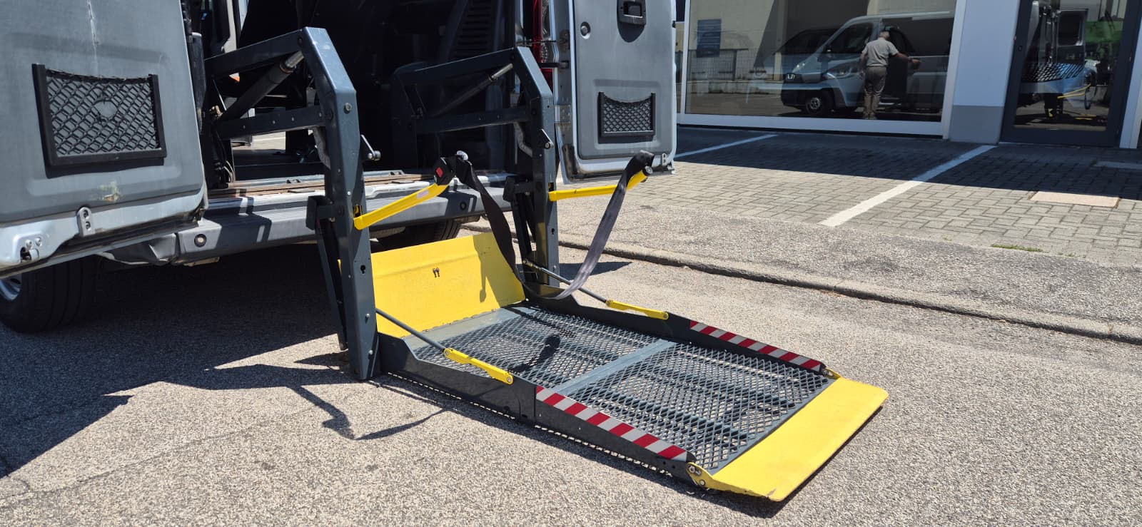 FIAT Ducato 30 2.3 MJT PC-TN Panorama – PEDANA PER TRASPORTO DISABILI