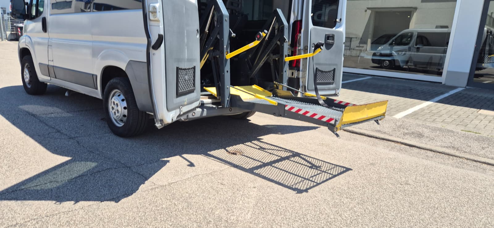FIAT Ducato 30 2.3 MJT PC-TN Panorama – PEDANA PER TRASPORTO DISABILI